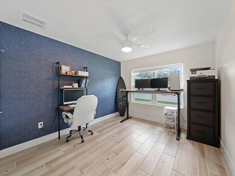 555 Norwood Ct — Photo 29