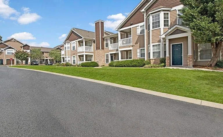 Hamptons at Woodland Pointe — Photo 26