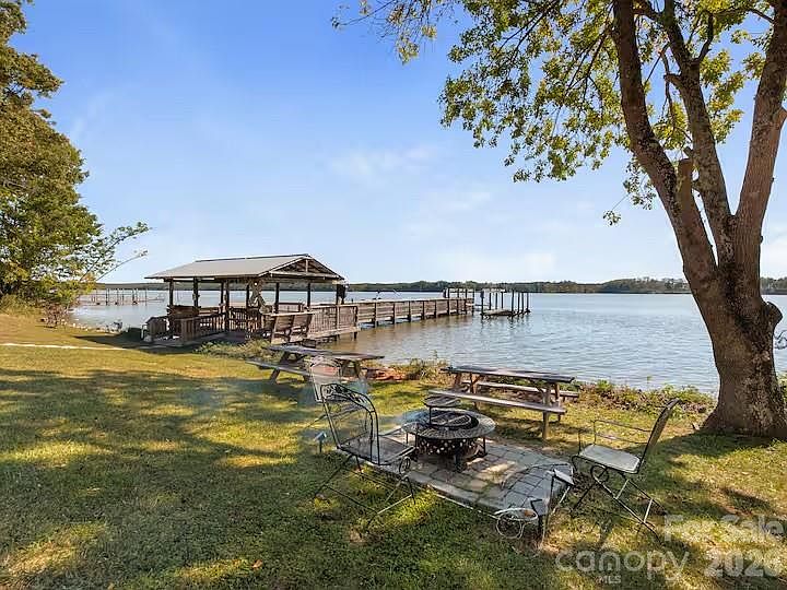 1st image of 1475 Riverview Cir