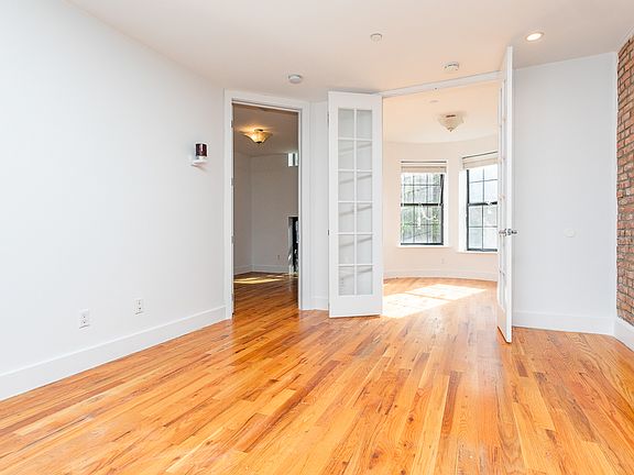 3rd image of 461 Park Pl APT 3