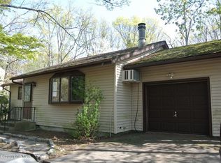 106 Pipher Rd, Bushkill, PA 18324