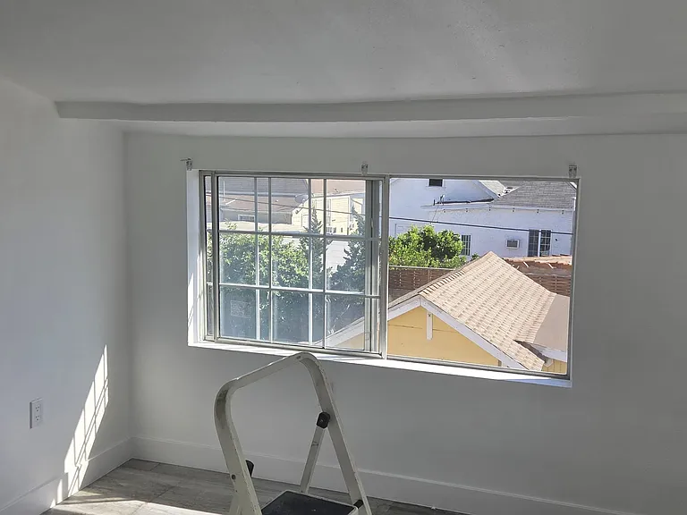 1818 W 11th St #8 — Photo 2