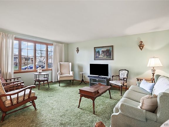3rd image of 40 Candace Ln