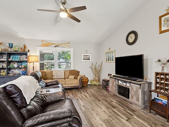4th image of 2144 Canterbury Ln