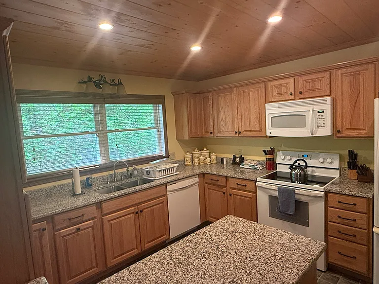 606 Chambers Cove Rd — Photo 4