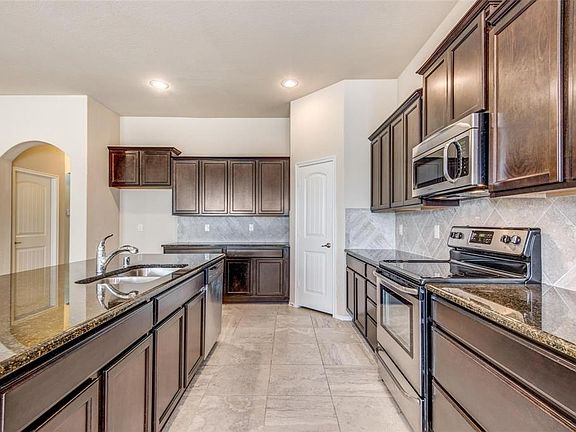 2nd image of 1417 Red River Dr