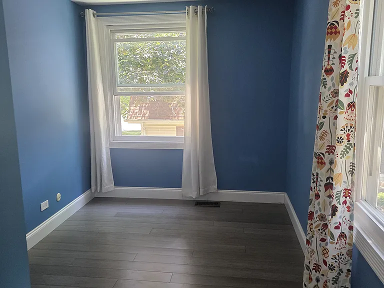 556 Manor Cir — Photo 12
