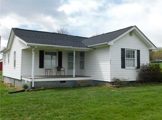 699 Red Brush Rd, Mount Airy, NC 27030