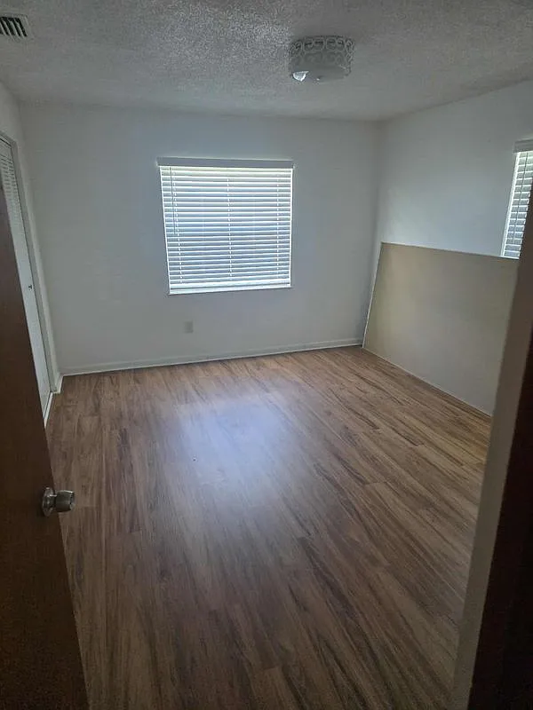 2 bed, 1.5 bath, 950 sqft, $1,395 — Photo 3