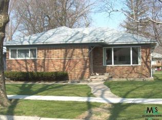 8764 Woodside Dr, Oak Park, MI 48237