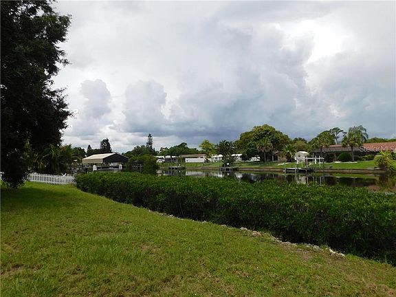 3rd image of 550 E Tarpon Blvd Nw