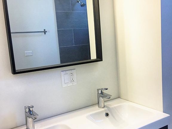 3rd image of 1421 W Huron St #3S