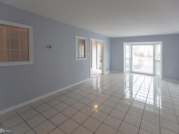 3rd image of 4560 Airlie Way