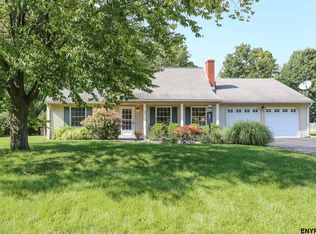 34 Cedarwood Dr, Ballston Lake, NY 12019