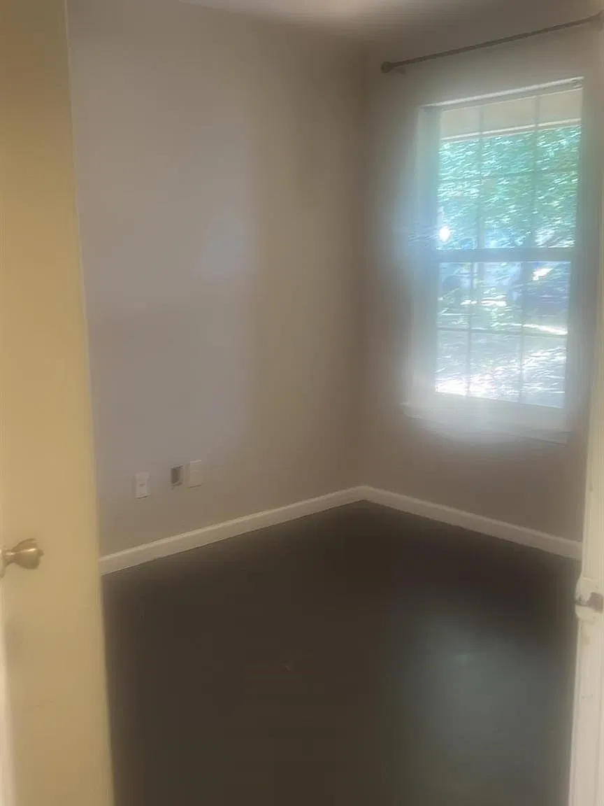 3 bed, 1.0 bath, 1100 sqft, $1,300 — Photo 3