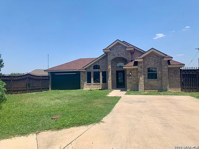 1st image of 2698 Crown Way