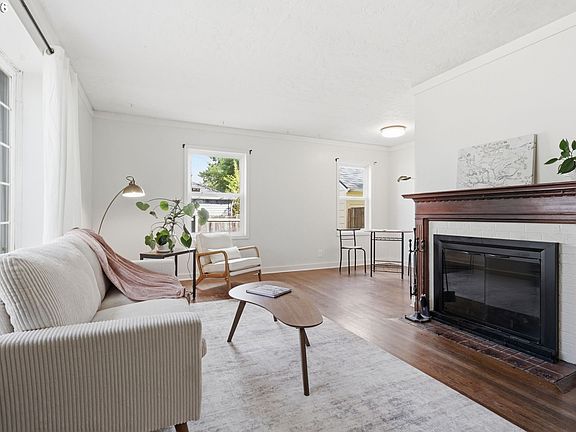 3rd image of 11610 NE Fremont Ct