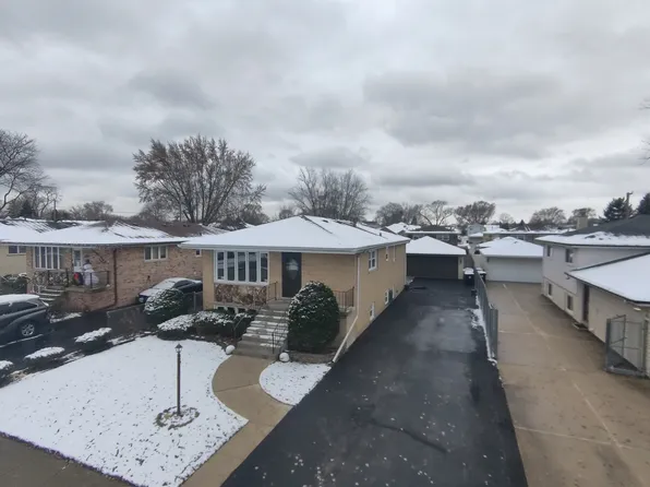 8530 S 78th Ave, Bridgeview, IL 60455