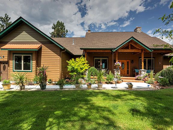 2nd image of 3229 Lupine Ln