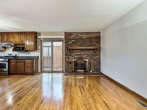 5th image of 43951 Bannockburn Dr