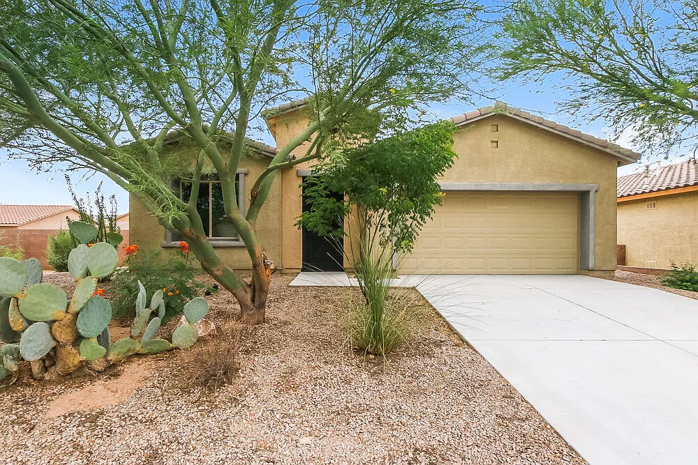3 bed, 2.0 bath, 1652 sqft, $1,950 — Photo 1