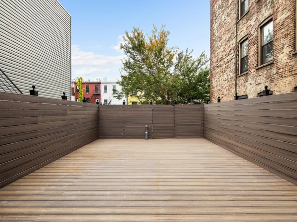 654 Manhattan Avenue image 1 of 8