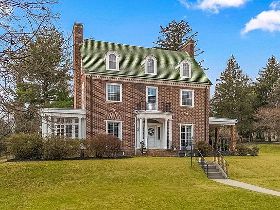 3rd image of 414 Old Orchard Rd