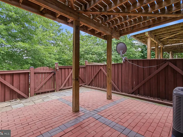 8108 Dove Cottage Ct — Photo 41