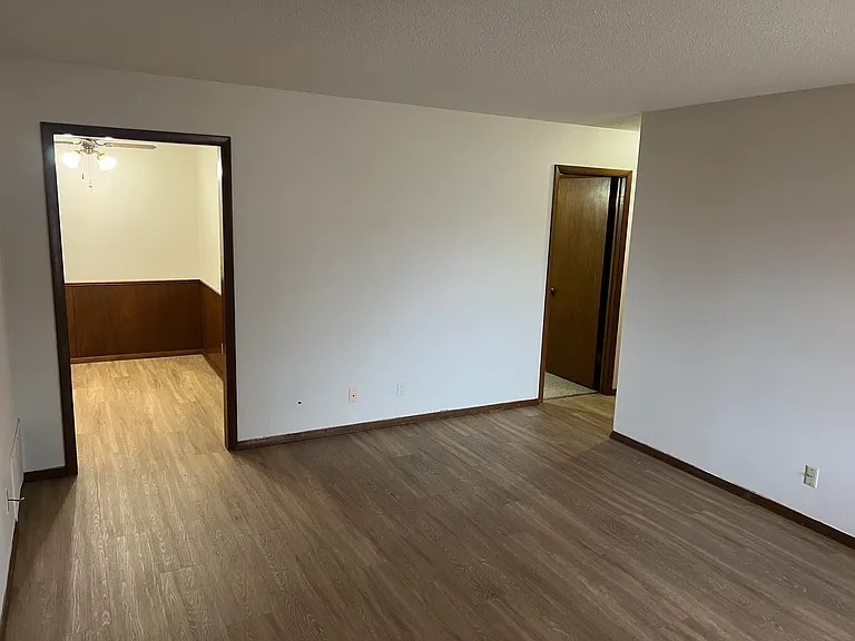 2914 W Pine Ave — Photo 6