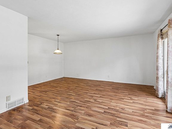 3rd image of 113 Meadow Ln
