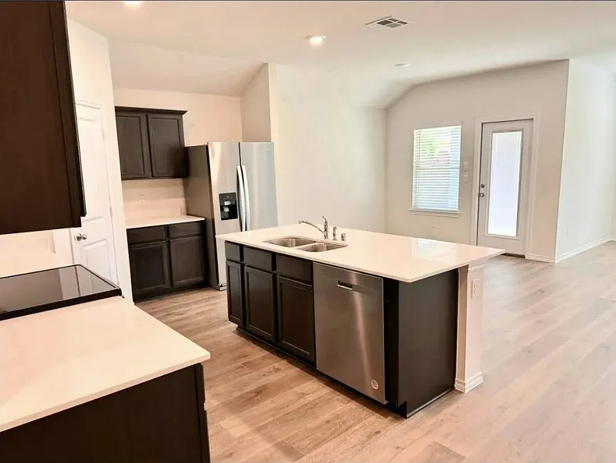4 bed, 1779 sqft, $2,375 — Photo 2