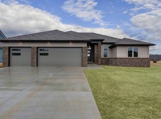 709 N Foxhill Cir, Nixa, MO 65714
