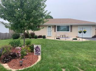 1804 Pinecrest Ln, Lindenhurst, IL 60046