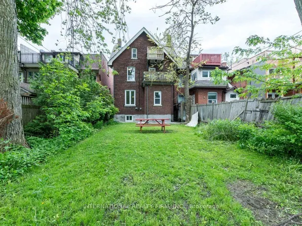 201 Madison Ave Unit C, Toronto, ON M5R 2S6