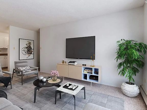 4th image of 2253 Southview Dr SE #204
