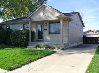 28043 Felician St, Roseville, MI 48066