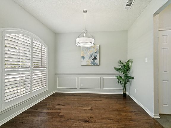 5th image of 601 Mustang Ridge Dr