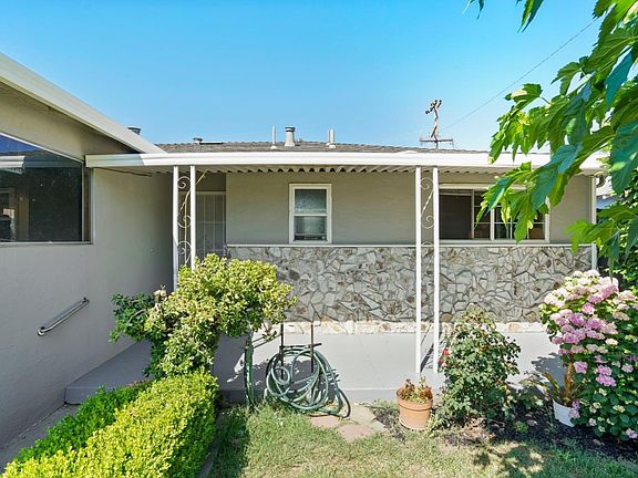5th image of 912 Moss Dr