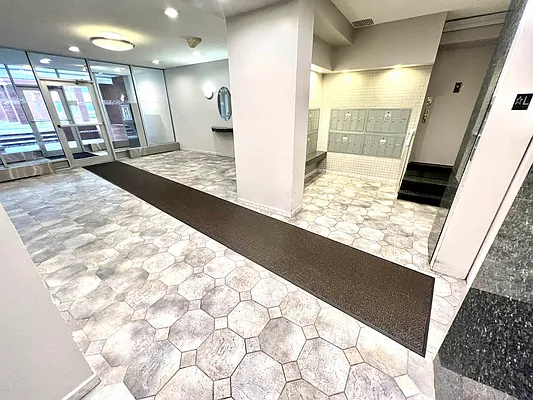Sold by Winzone Realty Inc | media 10