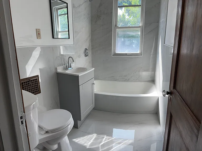 2-22218 Olmstead St — Photo 5