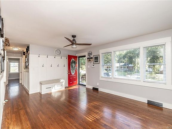 3rd image of 4018 Simons Dr