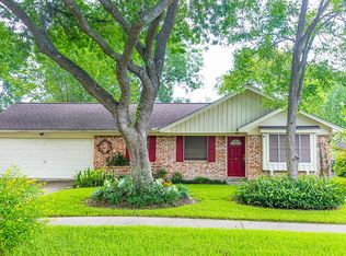 15743 Wandering Trl, Friendswood, TX 77546