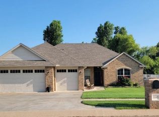 1048 Fox Run Ln, Blanchard, OK 73010