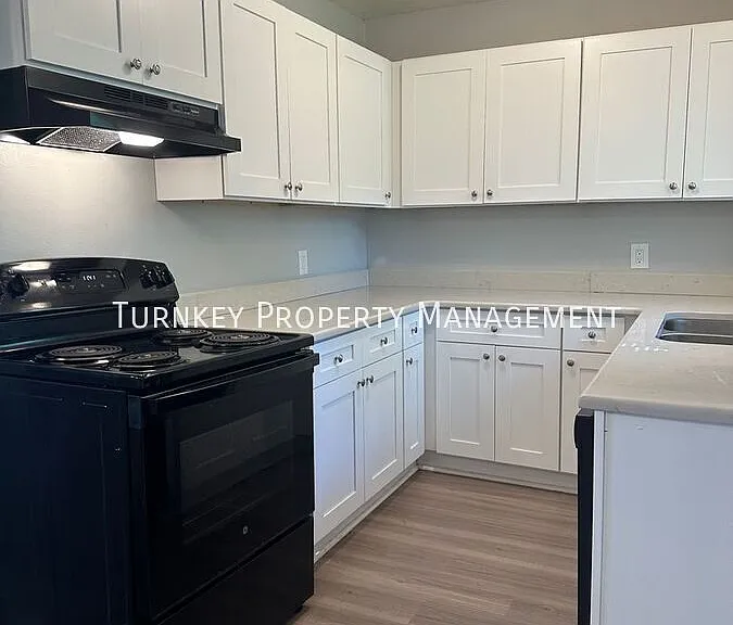 3300 Lilac St — Photo 3