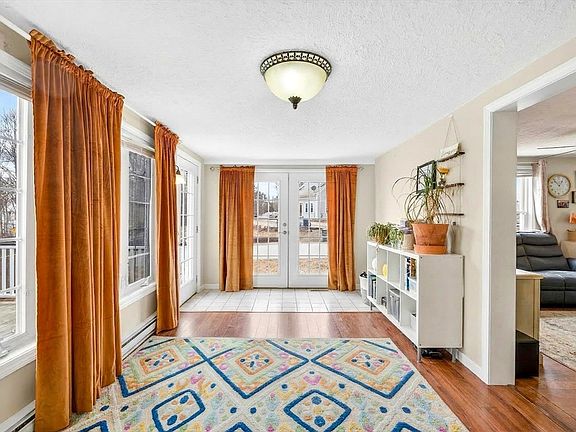 5th image of 166 High St