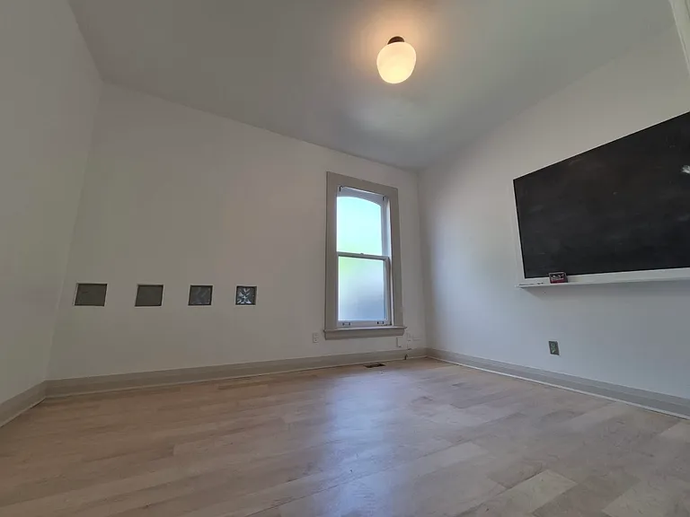 561 Parliament St #1 — Photo 8
