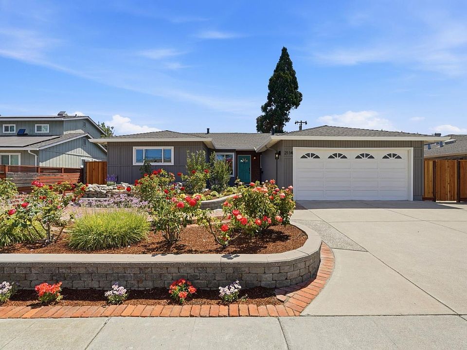 1st image of 2114 La Miel Way
