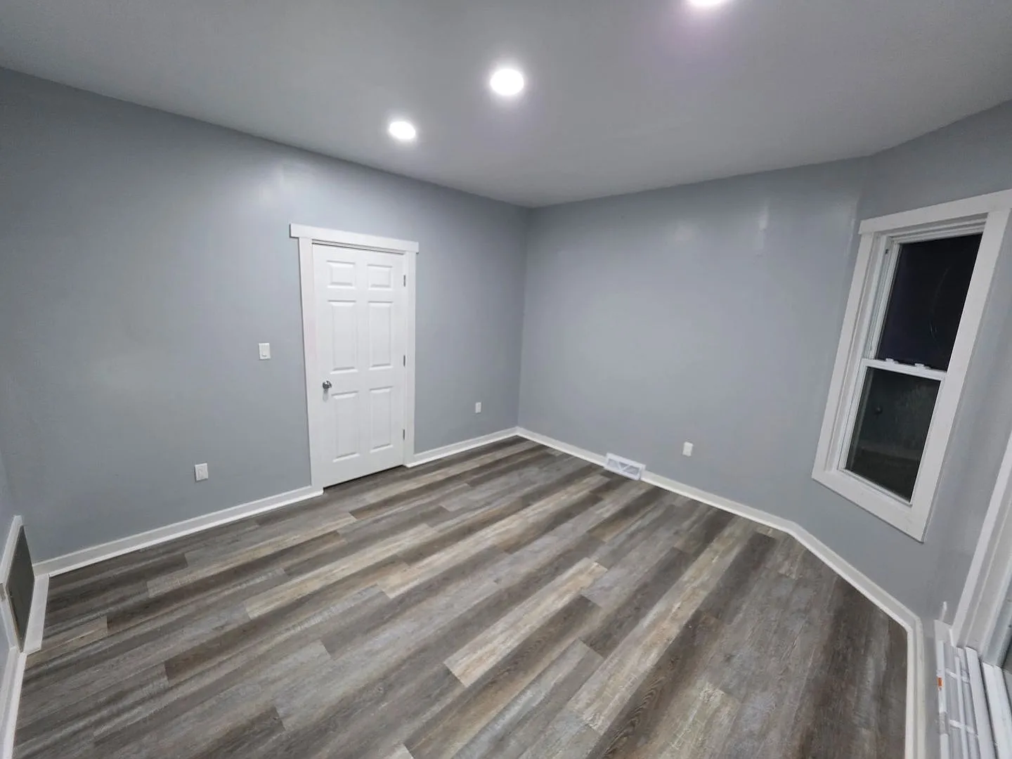 1344 Oakes St Duplex — Photo 4