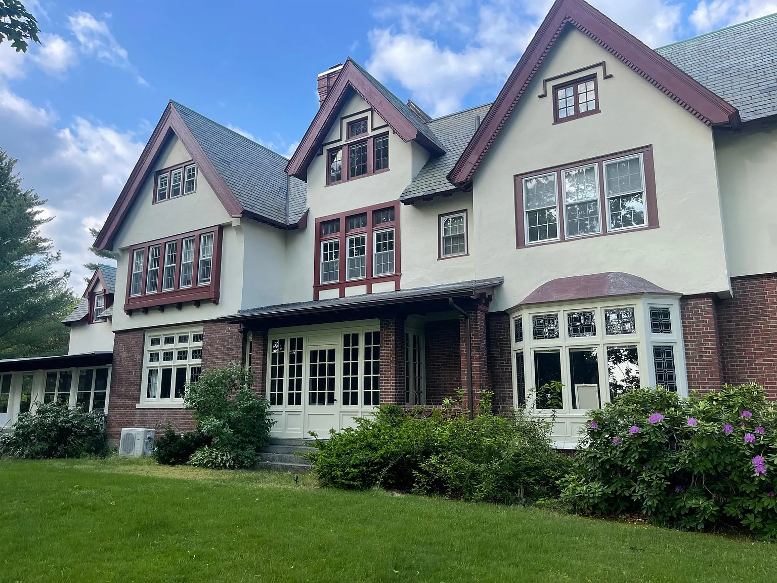 8 bed, 7244 sqft, $850 — Photo 1