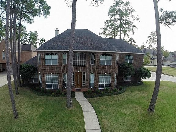 Gorgeous curb appeal!